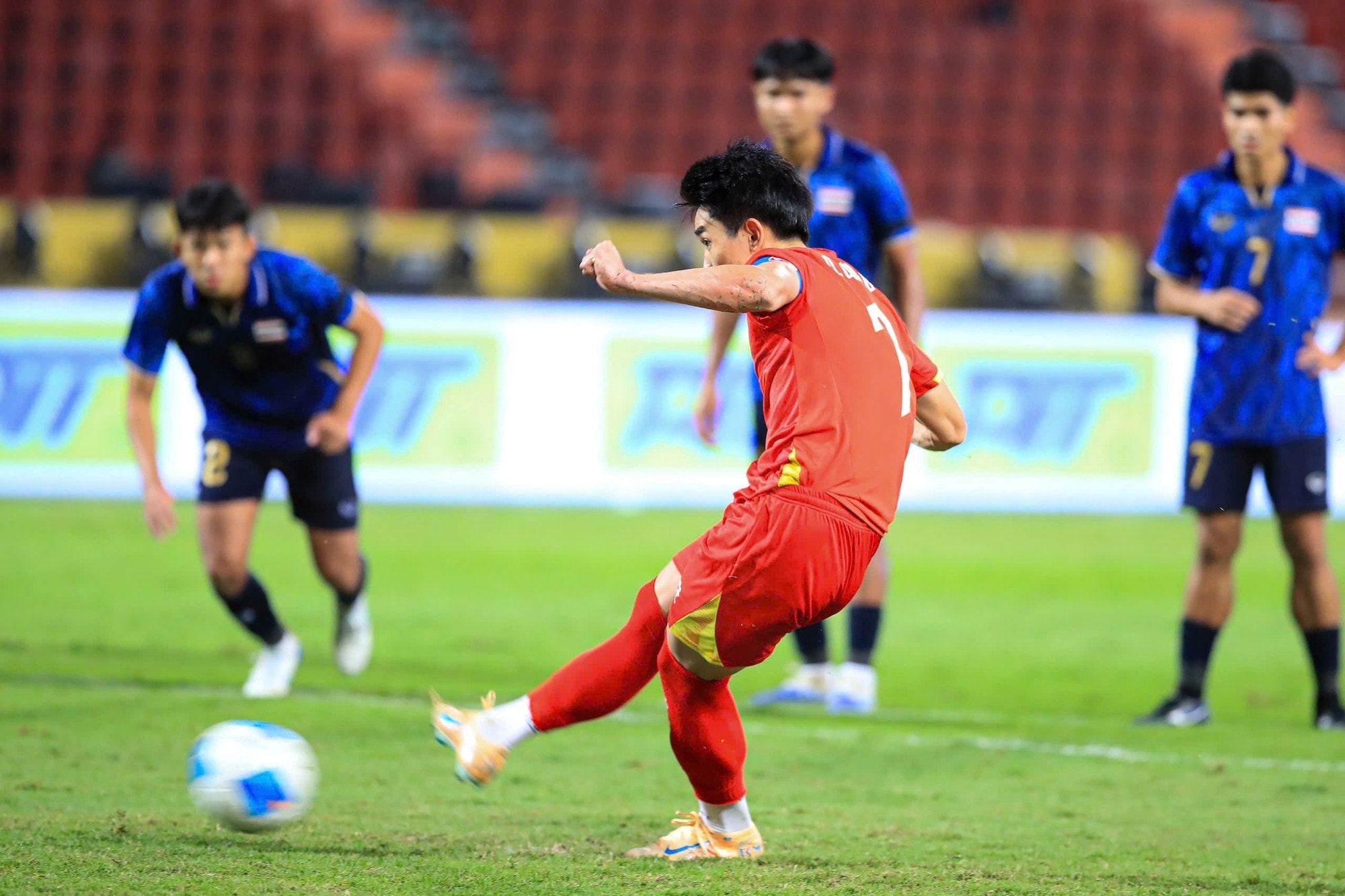 Đình Bắc ghi bàn ở chung kết Sea Games