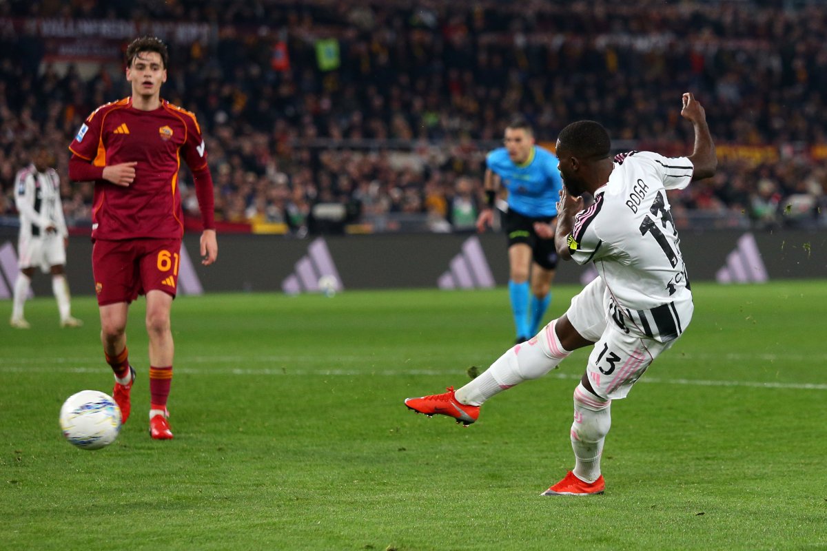 Bàn thắng muộn cứu rỗi Juventus